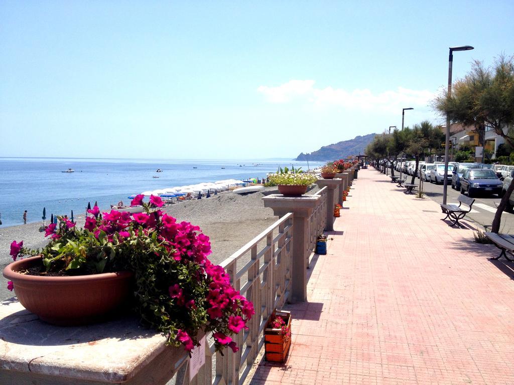 Fragolina B&B Furci Siculo Dış mekan fotoğraf